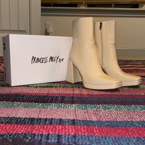 Princess Polly JAMIE CROC PLATFORM BOOTS CREAM